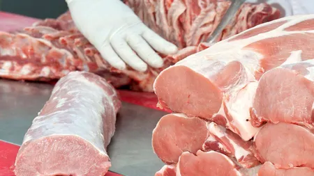 De unde provine carnea de porc vândută la Kaufland. Cotletul și ceafa de porc sunt la mare căutare în această perioadă, dar nu mulți se uită pe etichetă