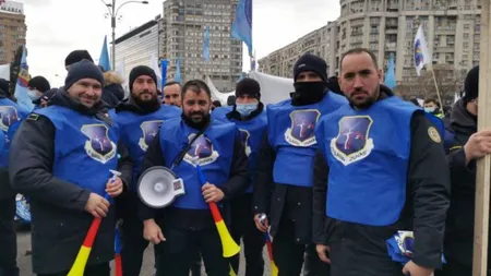 Polițiștii și angajații din penitenciare protestează luni în fața Guvernului. Sindicaliștii susțin că tăierile salariale și ”ordonanța trenuleț” impun o ”nouă formă de sclavie modernă”
