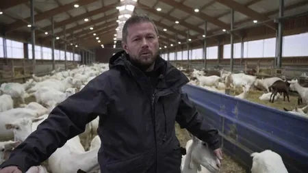 Fermierul român care s-a întors după şapte ani petrecuţi în Germania şi a investit în România. Cât câştigă acum din ferma făcută cu bani europeni