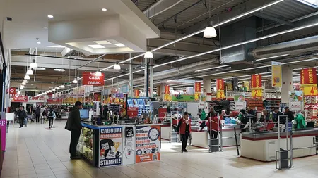Singurul hypermarket deschis de Crăciun în București. Ce program are 