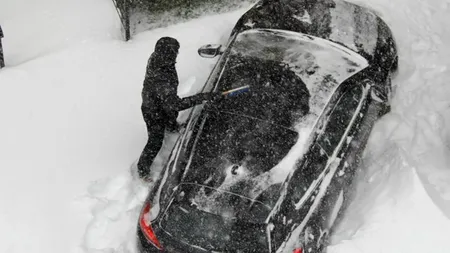 Cum deszăpești mașina rapid. Trucul cunoscut de puțini români