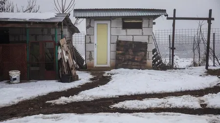 Amenzi de până la 60.000 de lei pentru românii care stau la curte. Este interzis prin lege să facă asta