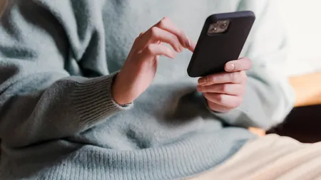 Taxele și impozitele locale pot fi plătite cu telefonul. Cine scapă de un drum la ghișeu