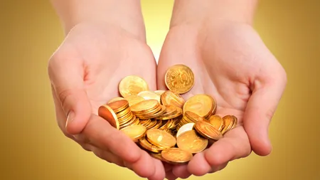 Aceste 3 ZODII au NOROC colosal la BANI în DECEMBRIE 2024. Magnetul financiar este alimentat de energiile universului