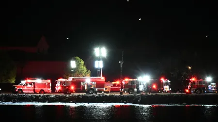 Un avion de pasageri s-a ciocnit cu un elicopter al armatei SUA. 18 cadavre au fost scoase din râul Potomac. La bord se aflau mulţi sportivi celebri