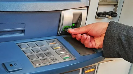 Bancomatele, luate cu asalt de pensionari. Au intrat pensiile pe card! Sunt însă și orașe unde se înregistrează întârzieri