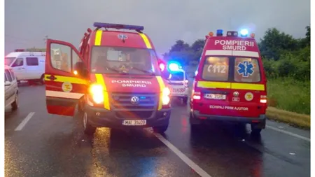 Microbuz răsturnat în Suceava. O persoană a murit, iar alte șase persoane au fost rănite. A fost activat PLANUL ROȘU de intervenție