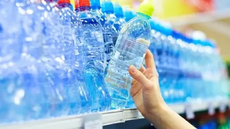 Ce termen de expirare are apa îmbuteliată la sticlă sau la PET. În cât timp o putem consuma de la data producţiei