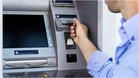 Limitele de retragere de la bancomat în 2025. Câți bani pot scoate românii de la Banca Transilvania, CEC Bank, Raiffeisen Bank sau BCR