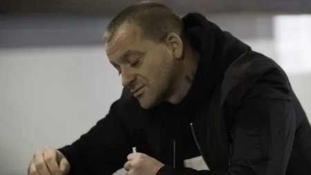 VIDEO Liderul galeriei U Cluj, atacat cu cuţitul în plină stradă. Un fost patron din Liga 1, asociat al lui Adrian Mutu, a intervenit pentru a aplana conflictul