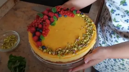Cum pregătește Cornelia Rednic un cheescake delicios. Artista a dezvăluit secretul pentru un gust perfect