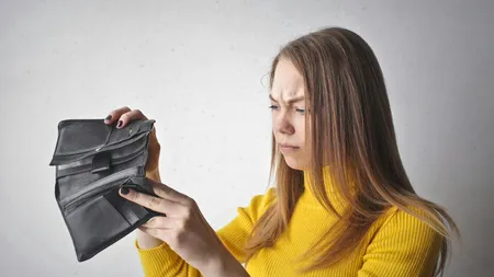 Efectele de domino ale ordonanței ”trenuleț”: Rămași fără facilități fiscale, IT-iștii nu vor să mai lase bacșiș la restaurant! ”Să simtă și alte industrii că ne-au scăzut nouă salariile”