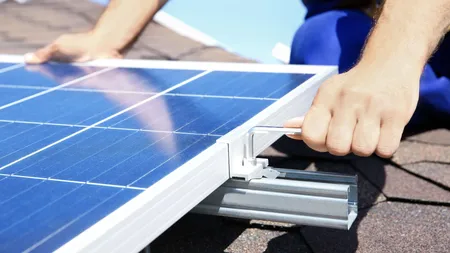 Ce țeapă imensă și-au luat zeci de români cu panouri fotovoltaice. Ministrul a fost nevoit să intervină