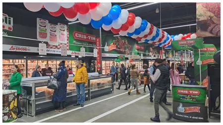 A avut loc marea deschidere a magazinului „La Cocoș” din Brașov. Oamenii s-au îmbulzit de la prima oră pentru a prinde superofertele