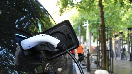 Prima țară din lume unde nu mai pot fi înmatriculate mașinile pe benzină sau motorină. Măsura istorică a intrat în vigoare de la 1 ianuarie