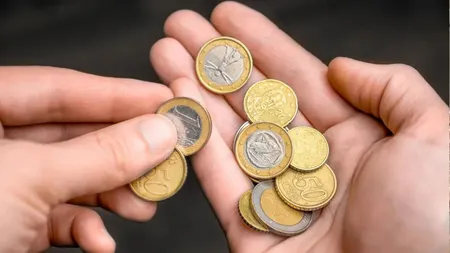 Moneda anilor ‘90 care valorează de 700 de ori mai mult acum. Dacă o ai pe acasă, ai dat lovitura!