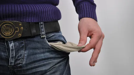 Angajații care vor rămâne cu mai puțini bani în buzunare la final de lună. Legea care îi sărăcește pe români a intrat deja în vigoare