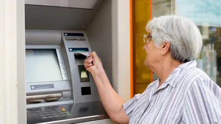 Pensii 2025. Cât pierd pensionarii după ce Guvernul a ÎNGHEŢAT pensiile, suma este considerabilă. Categoriile cele mai afectate