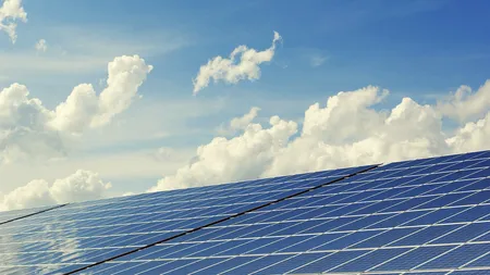 Furnizorii de energie ar putea oferi contracte speciale pentru prosumatori
