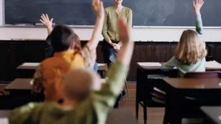 Sindicate: Profesorii pot obține micșorarea normei didactice cu două ore, fără să le fie scăzut salariul