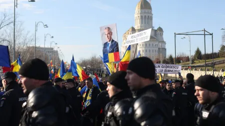 Bărbat plasat sub control judiciar după ce a vandalizat mașina unor jurnaliști la mitingul pro-Georgescu