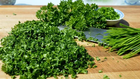 Rețeta de detoxifiere: Salată de pătrunjel