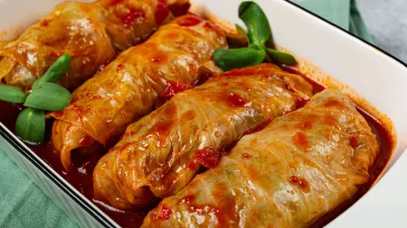 Secretul gospodinelor din Muntenia pentru sarmale perfecte. Ce se pune pe fundul oalei