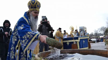BOBOTEAZĂ 2025. 200.000 de PET-uri pregătite de Arhiepiscopia Tomisului pentru apa sfințită. Teodosie va oferi din apa sfințită și încarceraților la Poarta Albă