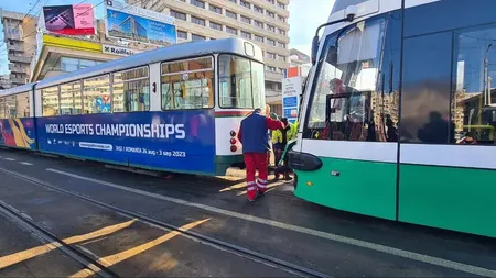 Incident cu un tramvai în faţa Palatului Culturii: 