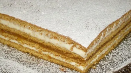 Prăjitura Albinuța: Cum prepari acasă desertul clasic al bunicii, cu foi fragede și cremă fină, perfect pentru orice ocazie