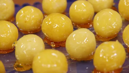 Cum se prepară  Bala Baiana, bomboanele de sticlă care au devenit viale pe TikTok. Rețetă pentru cel mai delicios desert