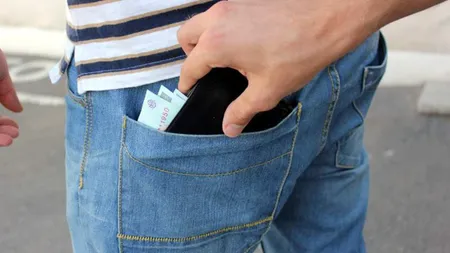 Cum recunoști un hoț de buzunare. Sfaturi utile care te vor ajuta să nu fii prăduit de panacotari