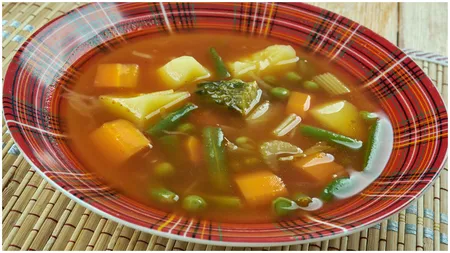 Ingredientul secret care face ciorba de legume delicioasă. Bucătarii îl folosesc des pentru diverse mâncăruri