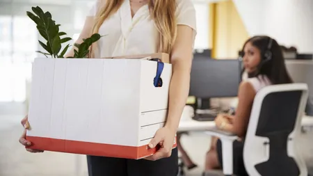 Concedieri şi diminuări de salarii! Se taie salariile şi se dau afară 200 de angajaţi chiar înainte de Paşte