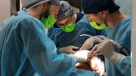 De la dinți lipsă la un zâmbet complet: cum îți schimbă viața implanturile dentare de la Smiles by Dr. Buza
