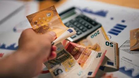 Ce se va întâmpla cu moneda euro? Profețiile experților despre economiile românilor în valută