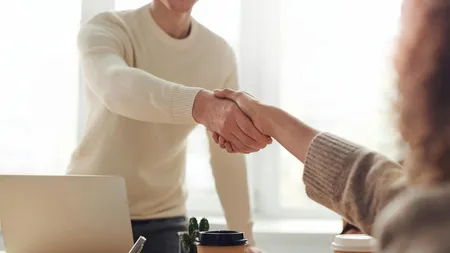 Locuri de muncă în 2025. Se caută oameni care să fie plătiți cu peste 12.000 de lei net pe lună! Nu se cer studii superioare