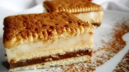 Rețeta zilei. Prăjitură fără coacere cu biscuiți, cremă de vanilie și ciocolată