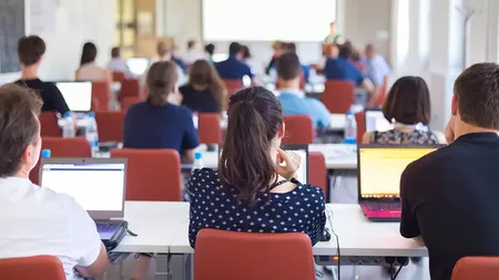 Topul celor mai inutile facultăți. Ce cred românii despre una dintre cele mai căutate specializări: ”La cât de puține oportunități oferă, e inutilă”