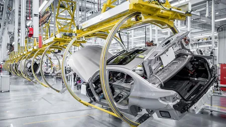 BMW construieşte lângă Oradea o uzină auto completă. Face angajări şi va începe în acest an producţia de serie a modelului electric SUV