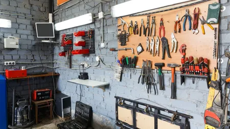 Amenajarea unui atelier personal: de la scule de bază la echipamente profesionale 