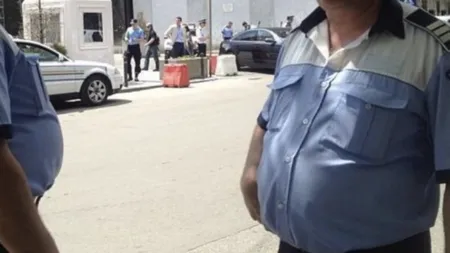 Ca-n bancurile cu polițiști. Agenții unei secții din Craiova, obligați să patruleze pe jos, după ce s-au terminat banii de benzină!
