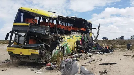 Accident cumplit în Bolivia: 37 de morţi şi 40 de răniţi după coliziunea dintre două autobuze FOTO şi VIDEO