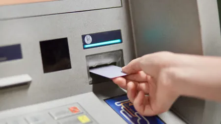 Statul vrea banii românilor, sunt vizate şi cardurile celor din Diaspora. Recomandările analiștilor financiari