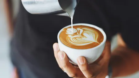 Băutori de cafea, vi se pregătește ceva! Interdicție dictată de Uniunea Europeană. Nimic nu va mai fi la fel