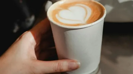 Ireal! A băut o caffè latte și a plătit de patru ori mai mult. Cine a fost ”victima” și unde s-a întâmplat