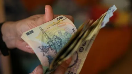 Adio, bani cash! Progresul tehnologiei face victime pe bandă rulantă. Numerarul, din ce în ce mai rar folosit