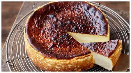 Cheesecake San Sebastian. Rețeta unuia dintre cele mai populare deserturi la nivel global