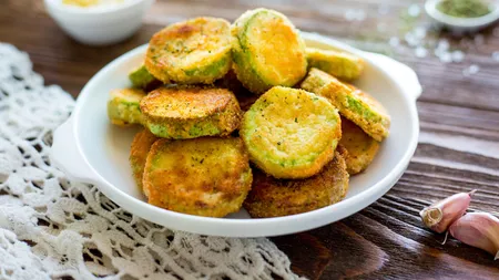 Cea mai bună rețetă de dovlecei pane de post. Un aperitiv ideal pentru mesele de zi cu zi, dar și pentru ocazii speciale
