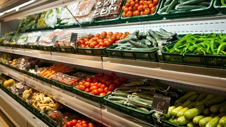 De ce rezistă fructele și legumele mai mult timp în supermarket decât acasă. Trucul secret folosit de lanțurile de magazine